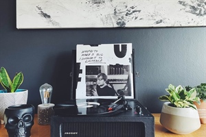 Ed Sheeran crashes wedding